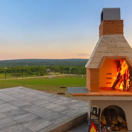 فيلة Hera Zatka Cepic